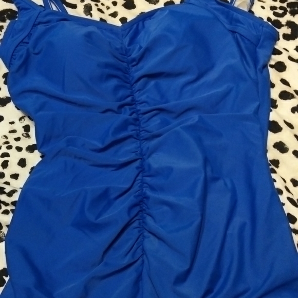 Iam selling a bathing piece one - Picture 4 of 4